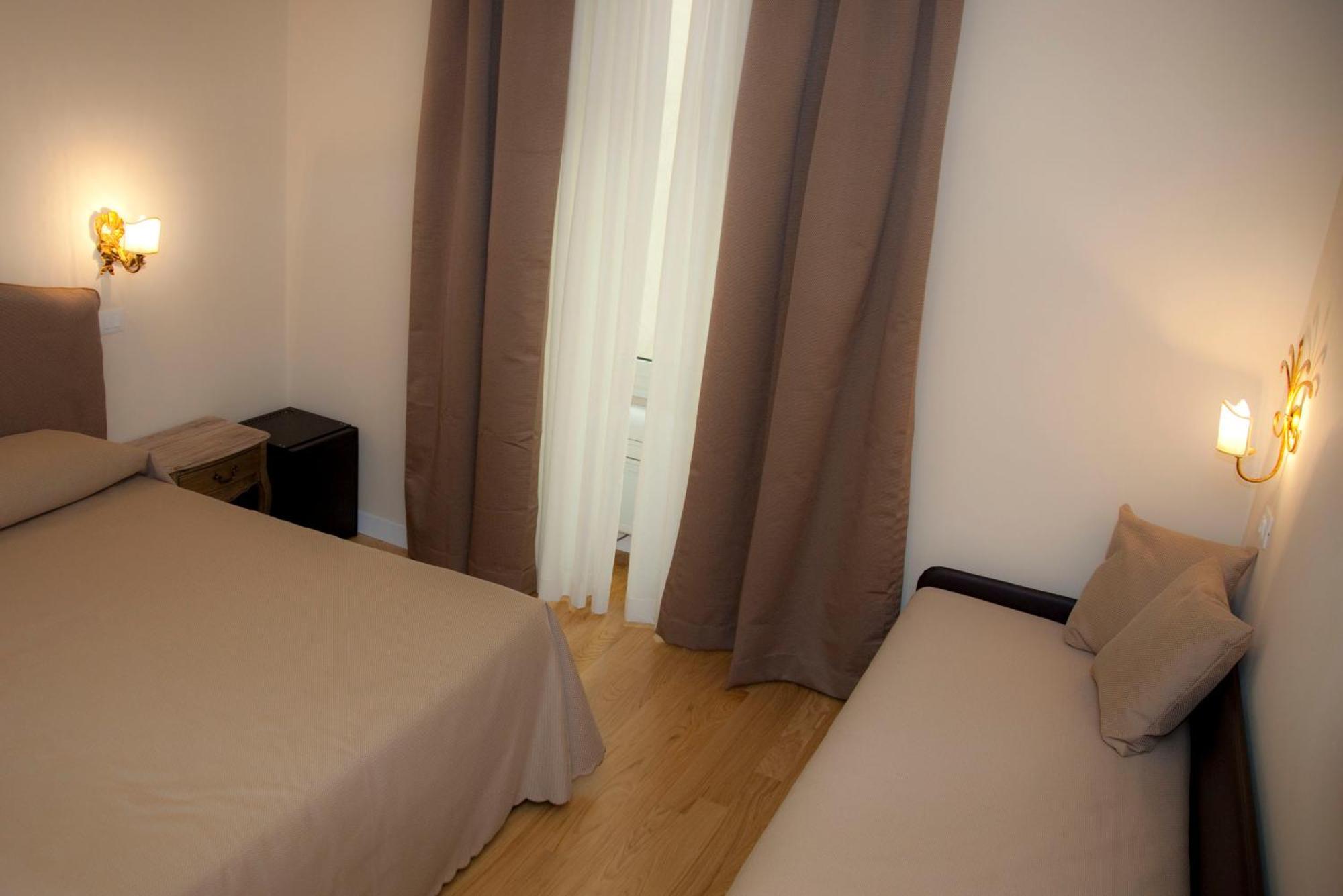 Residenza Dei Gracchi Hotel Rome Exterior photo